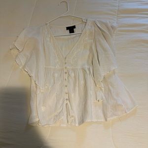 Flowy white cropped shirt